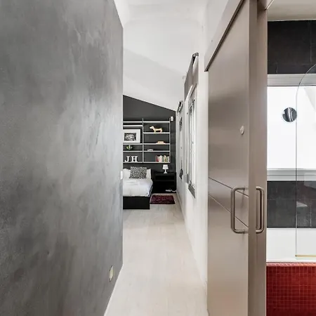 Апартаменты Stunning 2-bedroom With Two Terraces *
