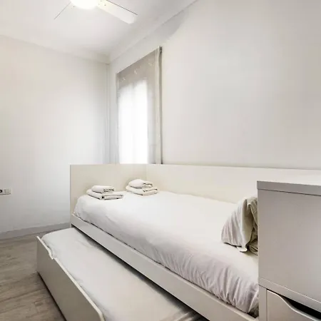 Stunning 2-bedroom With Two Terraces Апартаменты