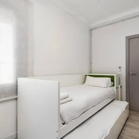 Апартаменты Stunning 2-bedroom With Two Terraces