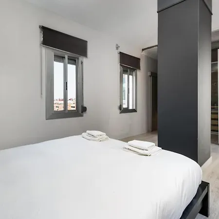 Stunning 2-bedroom With Two Terraces Апартаменты *