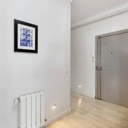 Stunning 2-bedroom With Two Terraces Апартаменты *